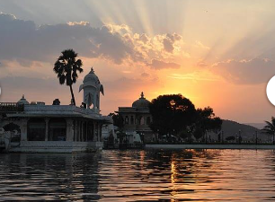 Best Time To Visit Udaipur trip poster